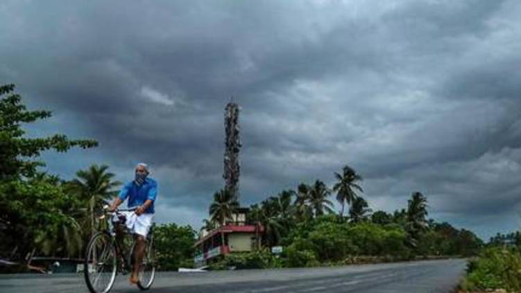 yellow alert four districts of keralaമഴ