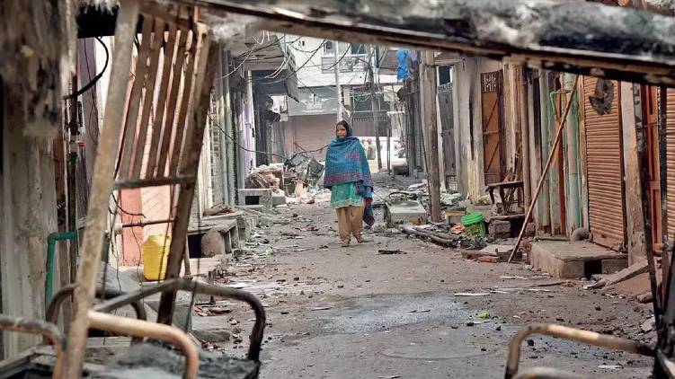 Delhi Riots  ; Police  filed  charge sheet against 410 people