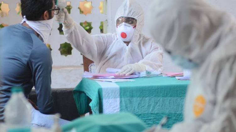 india may witness second covid wave says delhi aiims director