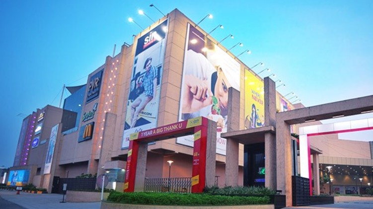 hotels malls open tomorrow