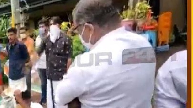 bjp threatening slogans kannur