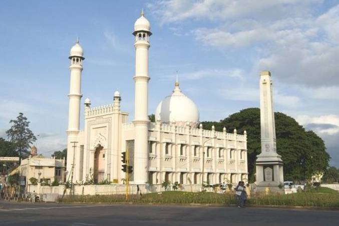 muslim pilgrim centers not open for prayer