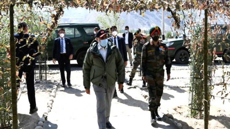 prime minister narendra modi visits army hospital