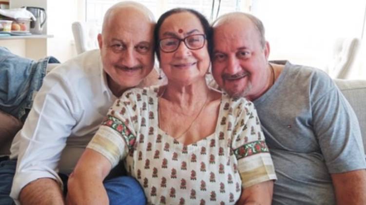 actor anupam kher family tests covid positive