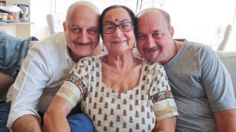 actor anupam kher family tests covid positive