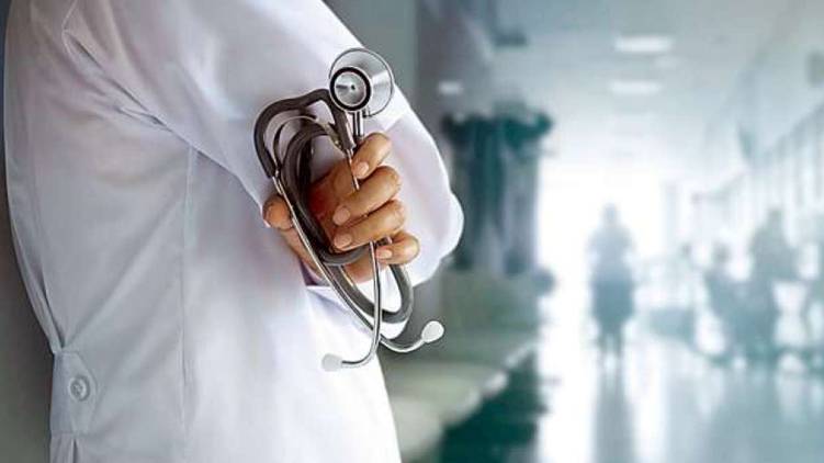 Fake doctors held for running hospital