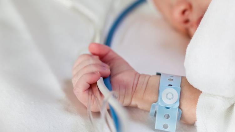 Newborn hospitalized Gets breast Milk From 1000 Km Away