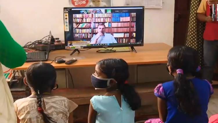 rahul gandhi distributes 350 smart televisions