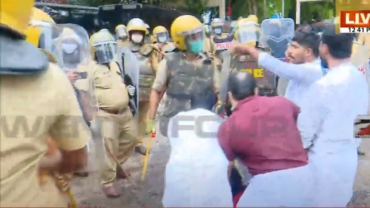 yuvamorcha march kozhikode