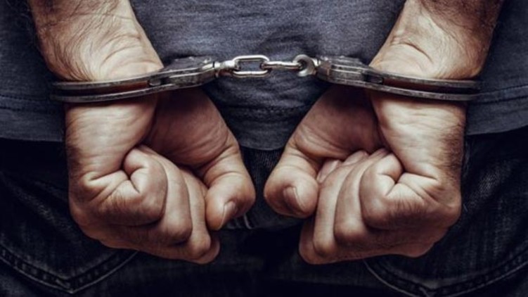 gold smuggling 10 arrested