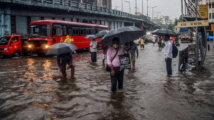 Heavy rains in Maharashtra, covid 19