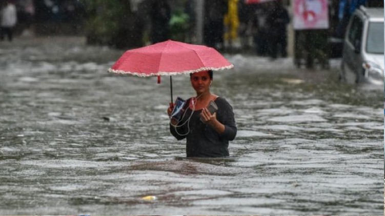 Heavy Rain Cyclone Mumbai