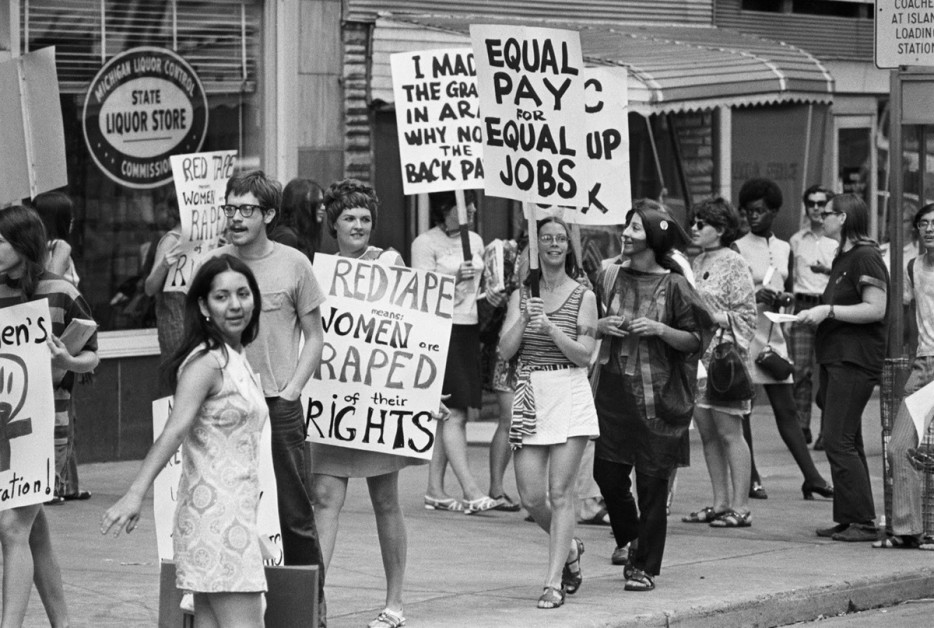 17 powerful photographs of historic woman