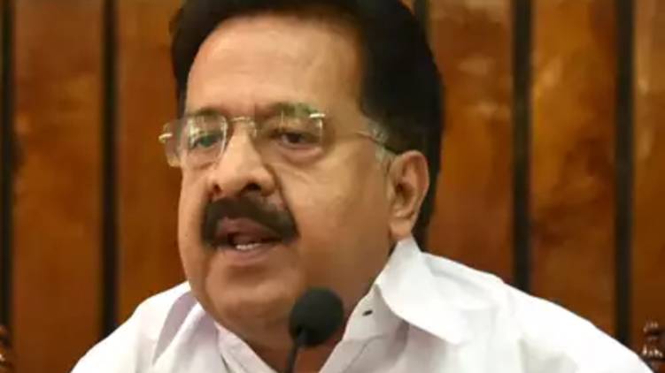 munnar needs medical team immediately says ramesh chennithala