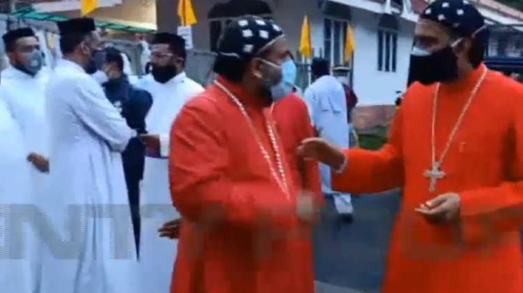 protest before mulanthuruthy church