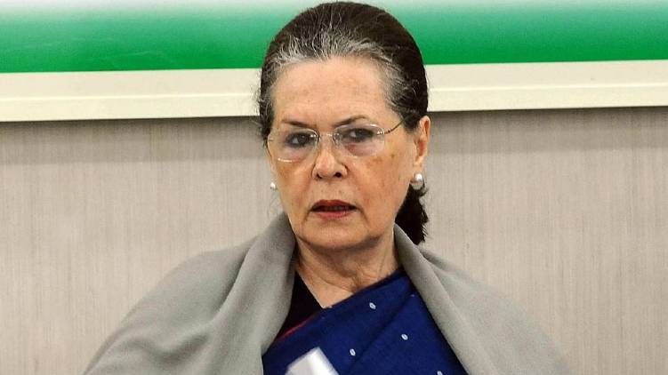 sonia gandhi step out as temporary president soon
