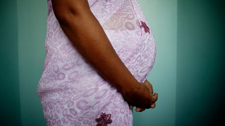 father cut wife belly