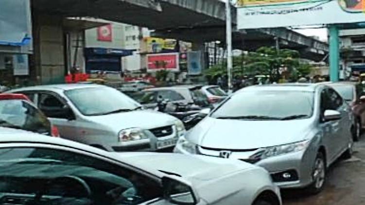 kochi car parking