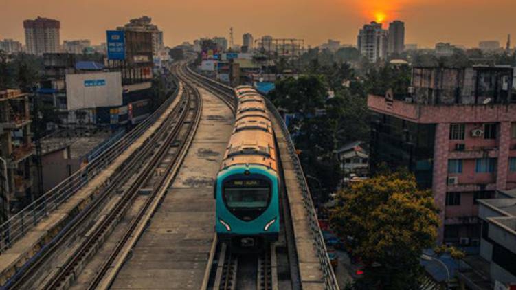 kochi metro to petta begins service
