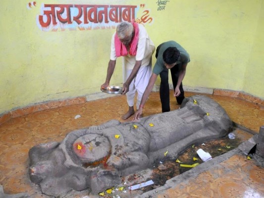 temple were ravana is worshipped 