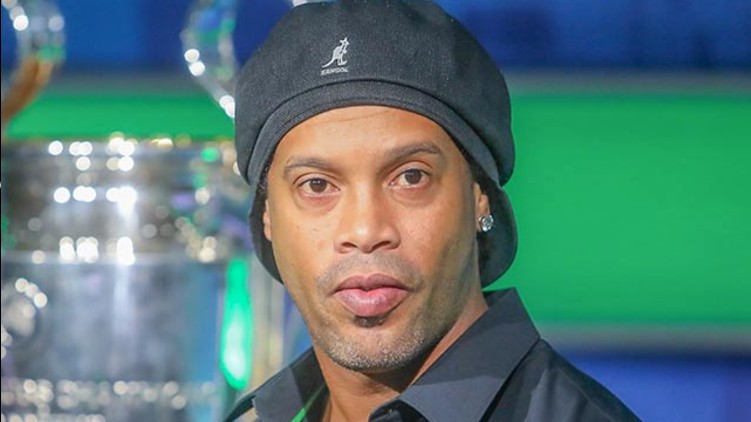 Ronaldinho tests positive Covid
