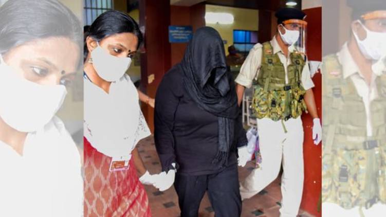 ed submits charge sheet against swapna sarith sandeep