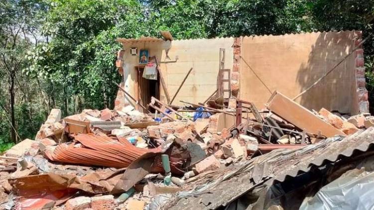 youth destroys shop with jcb