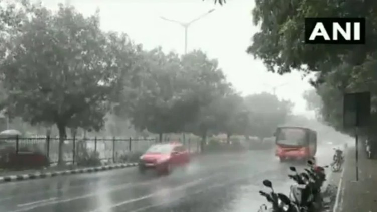 Heavy Rain Delhi Pollution