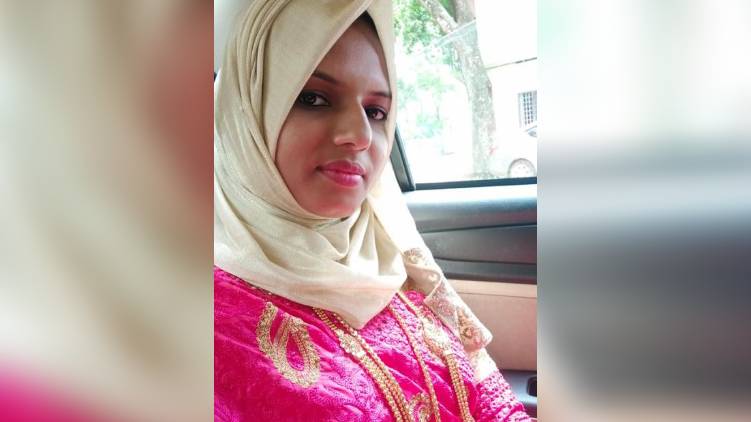 cherai couple met with accident wife died