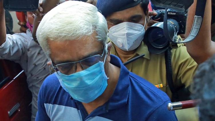 sivasankar helped gold smuggling says ed