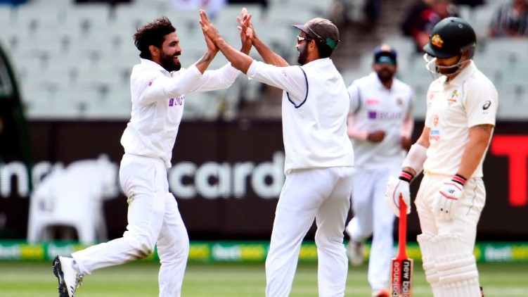 australia leads second test