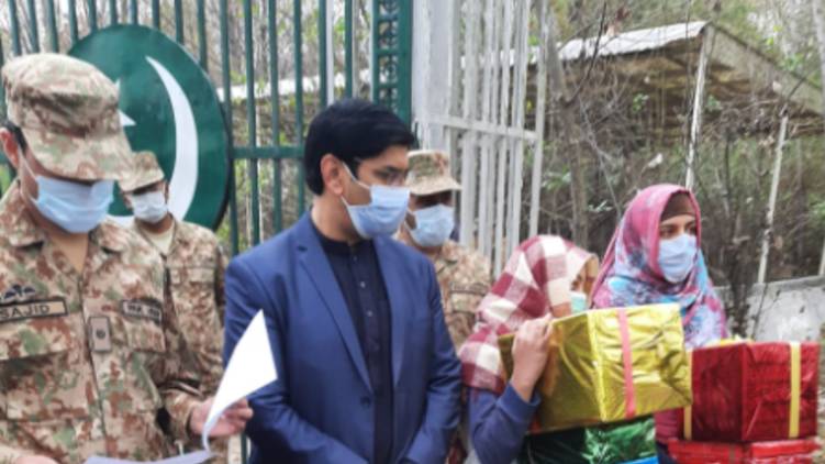 Indian Army returns the girls who crossed the Line of Control with gifts
