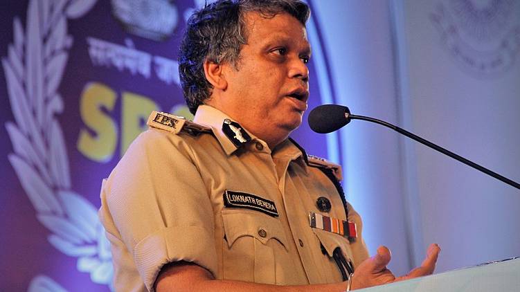DGP lauds police officers for nabbing accused