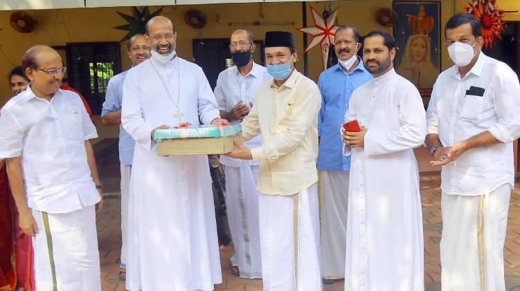 p k kunhalikutty thamarassery bishop