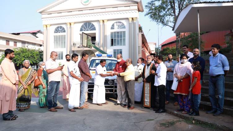 alumni donates ambulance kumily