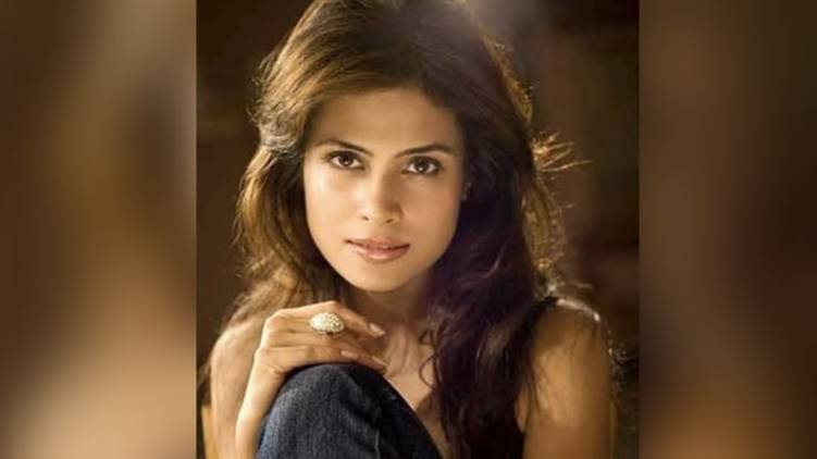 bollywood actress arya banerjee found dead
