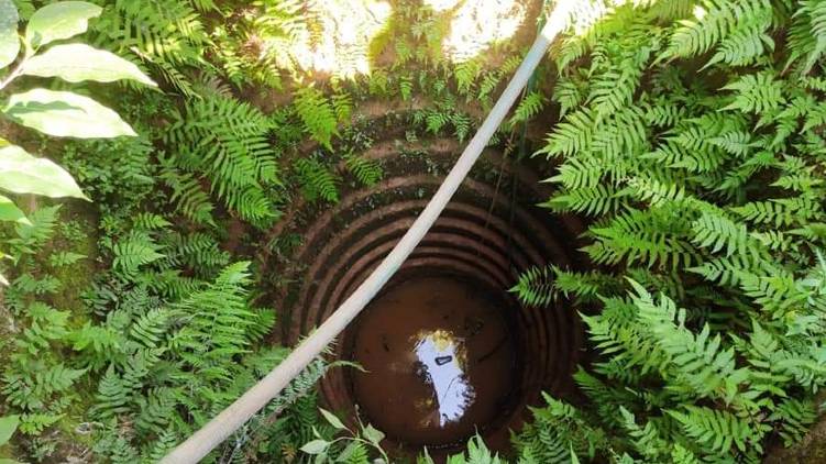 kannur woman fell in ditch found in well