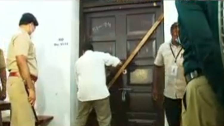 kerala election strong rooms opened