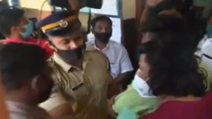palakkad voting machine breaks down