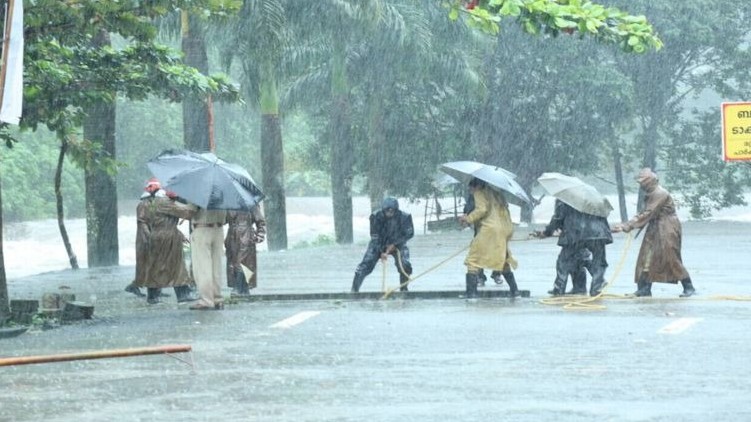 Warning thundershowers kerala today