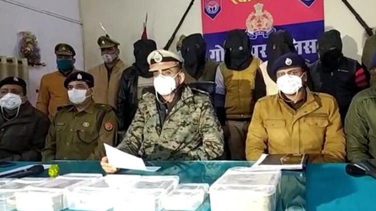 Cops Uniform Robbed Jeweller