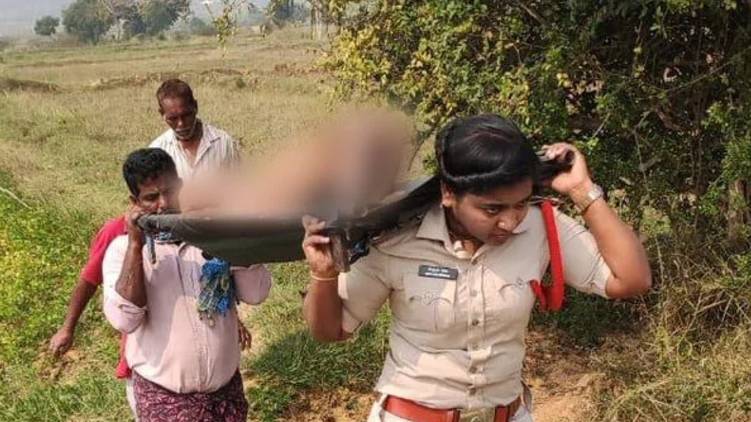 Refused Help Andhra Woman Cop Carries Body For Last Rites Wins Internet
