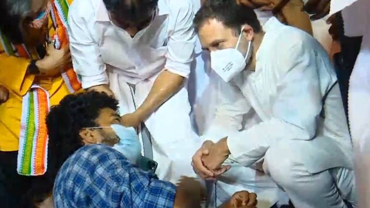 rahul gandhi supports psc strike