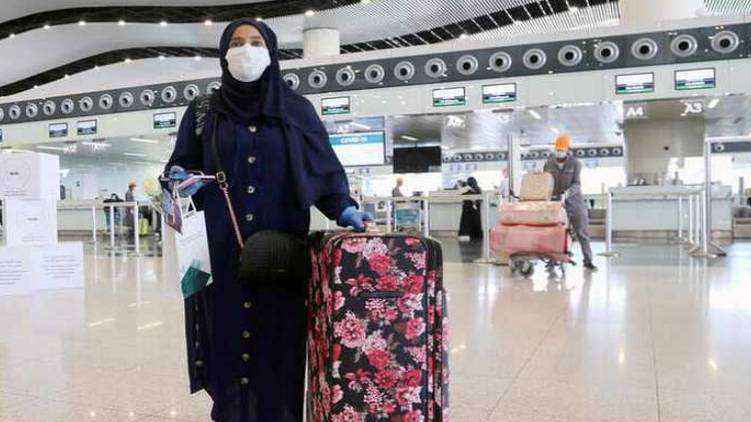 saudi imposes temporary ban on foreigners
