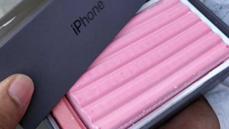 Delivery Men Steal Mobiles Replace Them With Soap Bars