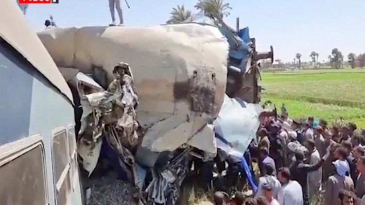 32 killed trains collide