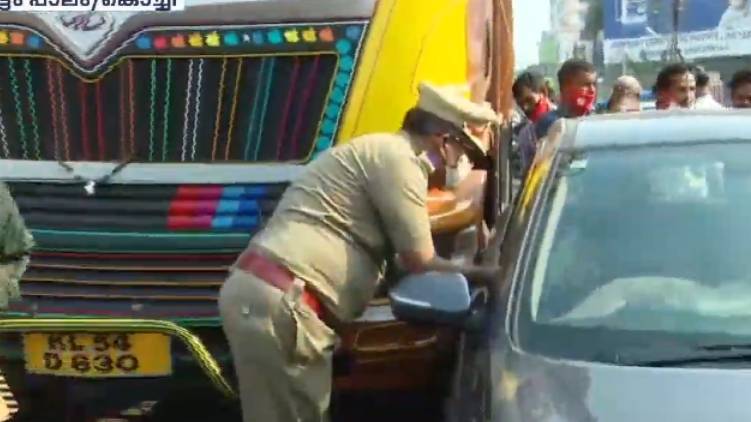 accident in palarivattom bridge