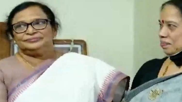 rosakutty joins cpim