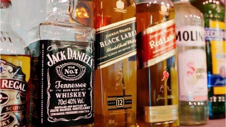 Liquor smuggling Mahe Kerala