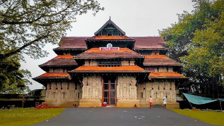 priest covid vadakkum natha
